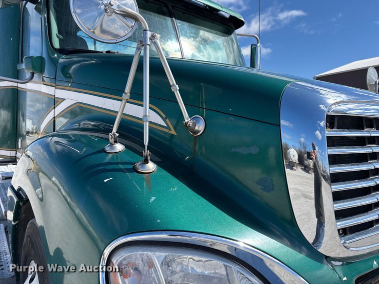 image for item DT0091 2015 Freightliner glider kit semi truck