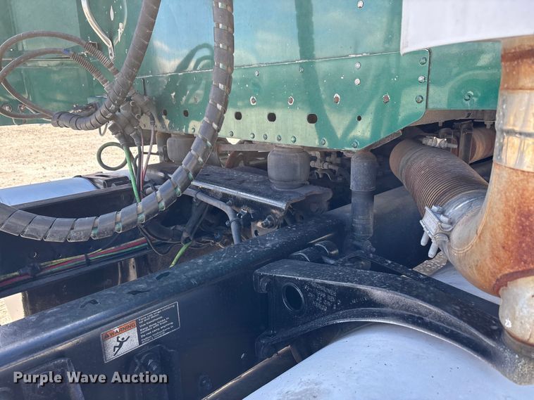 image for item DT0091 2015 Freightliner glider kit semi truck