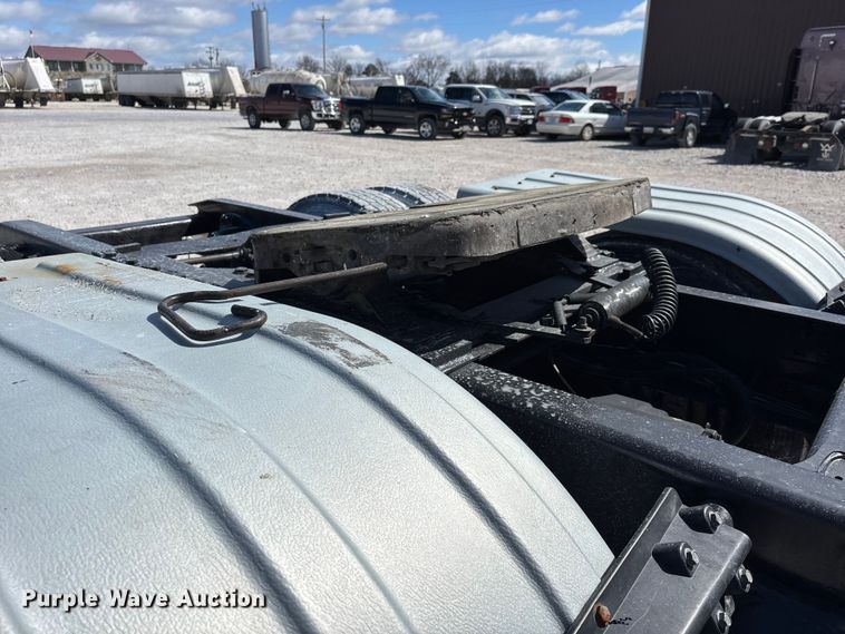 image for item DT0091 2015 Freightliner glider kit semi truck