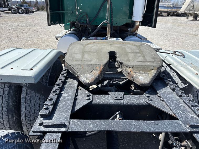 image for item DT0091 2015 Freightliner glider kit semi truck