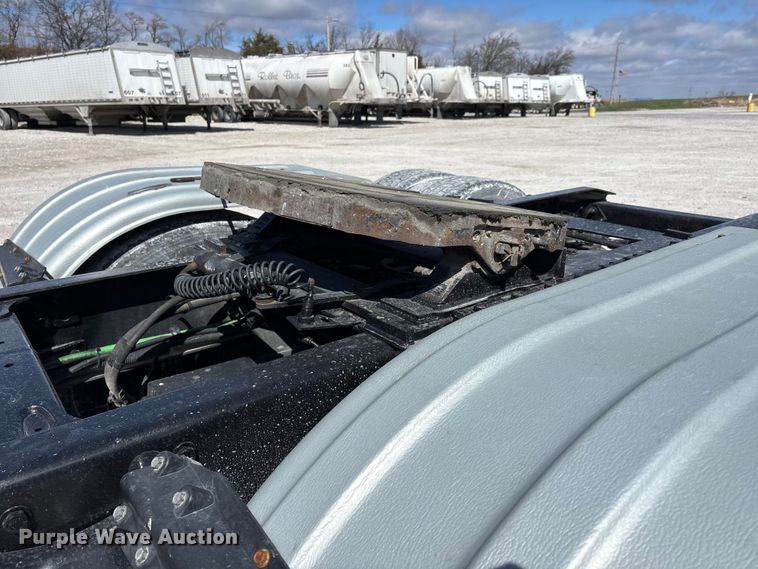 image for item DT0091 2015 Freightliner glider kit semi truck