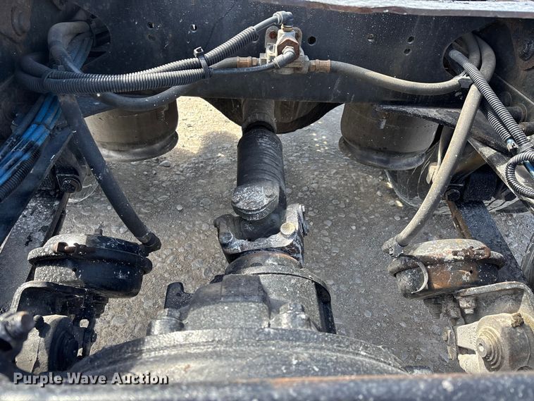 image for item DT0091 2015 Freightliner glider kit semi truck