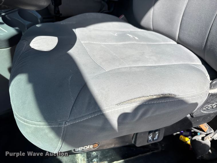 image for item DT0091 2015 Freightliner glider kit semi truck