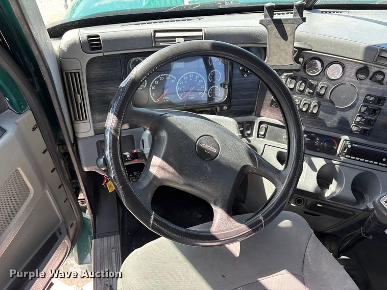 image for item DT0091 2015 Freightliner glider kit semi truck