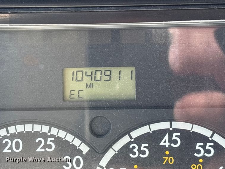 image for item DT0091 2015 Freightliner glider kit semi truck