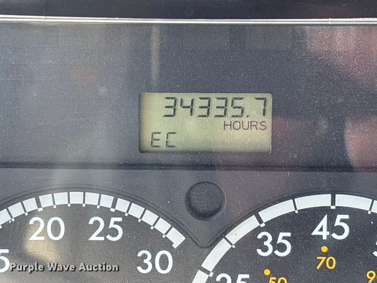 image for item DT0091 2015 Freightliner glider kit semi truck