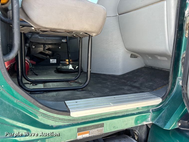 image for item DT0091 2015 Freightliner glider kit semi truck