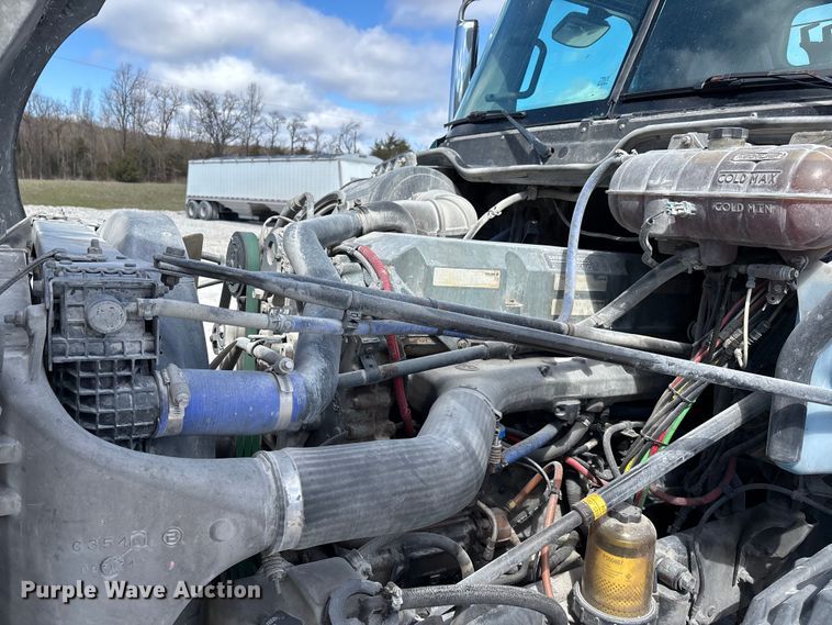 image for item DT0091 2015 Freightliner glider kit semi truck