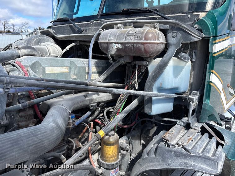 image for item DT0091 2015 Freightliner glider kit semi truck