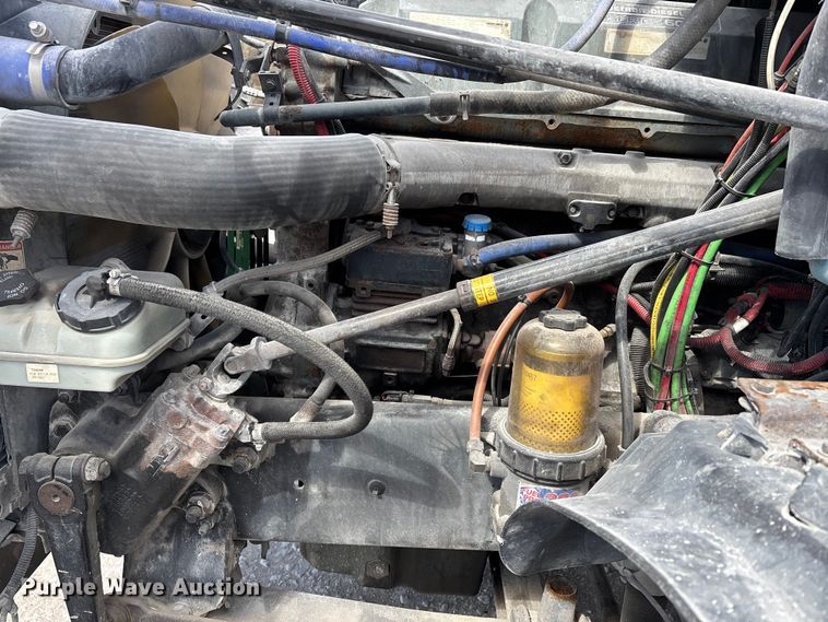 image for item DT0091 2015 Freightliner glider kit semi truck