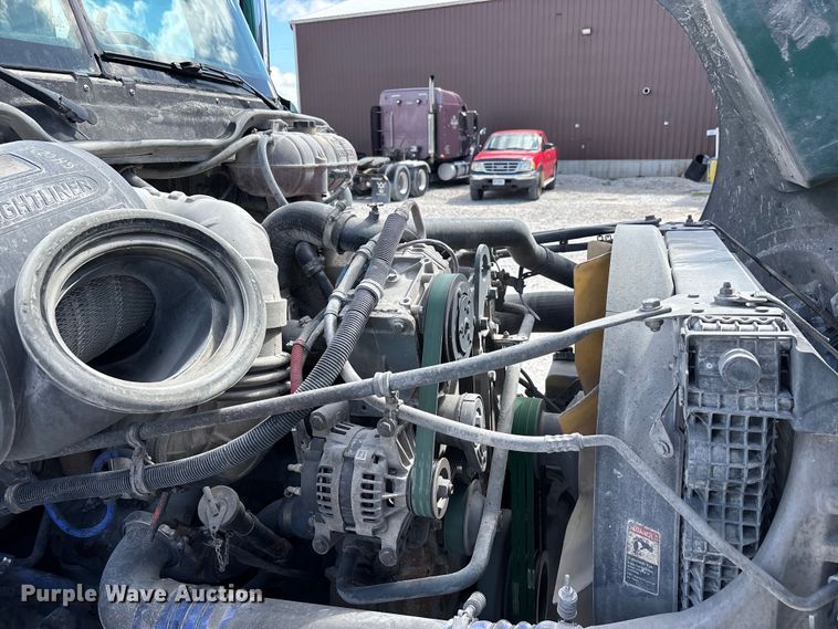 image for item DT0091 2015 Freightliner glider kit semi truck