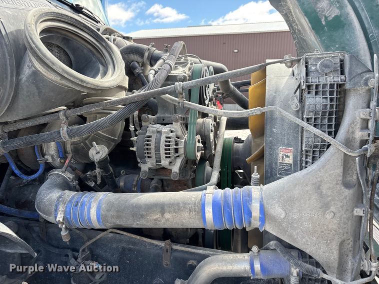 image for item DT0091 2015 Freightliner glider kit semi truck