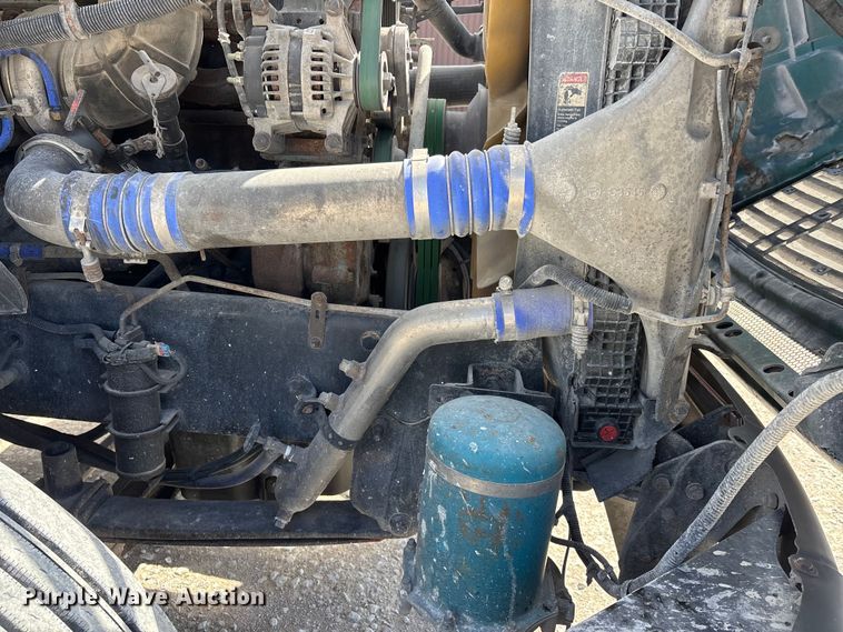 image for item DT0091 2015 Freightliner glider kit semi truck