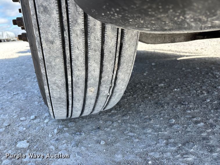 image for item DT0091 2015 Freightliner glider kit semi truck