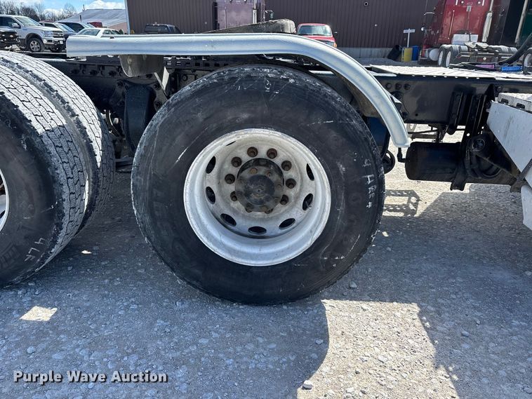 image for item DT0091 2015 Freightliner glider kit semi truck