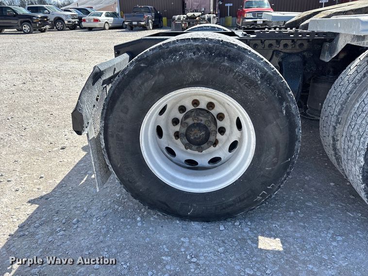 image for item DT0091 2015 Freightliner glider kit semi truck