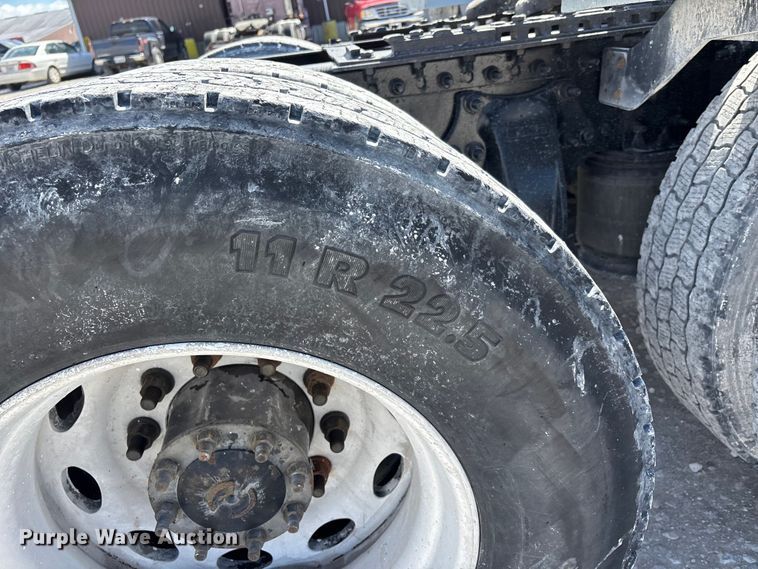 image for item DT0091 2015 Freightliner glider kit semi truck