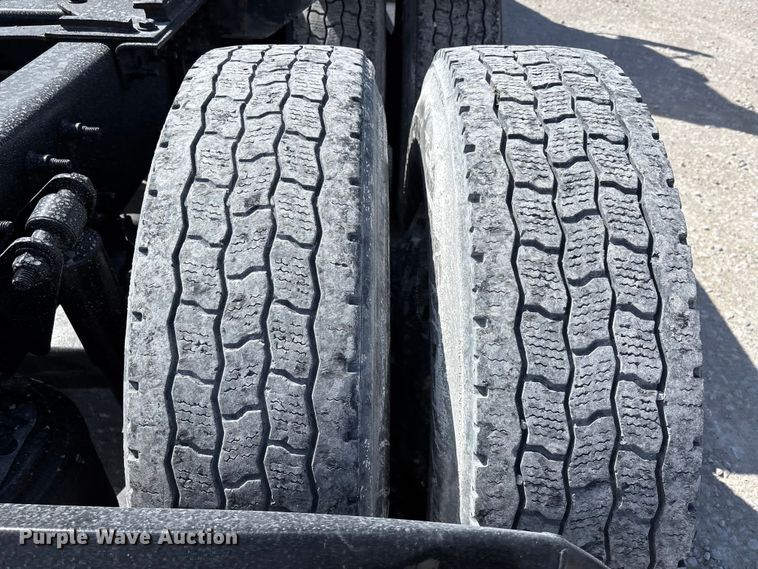 image for item DT0091 2015 Freightliner glider kit semi truck