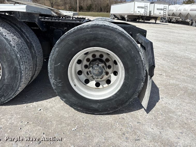 image for item DT0091 2015 Freightliner glider kit semi truck