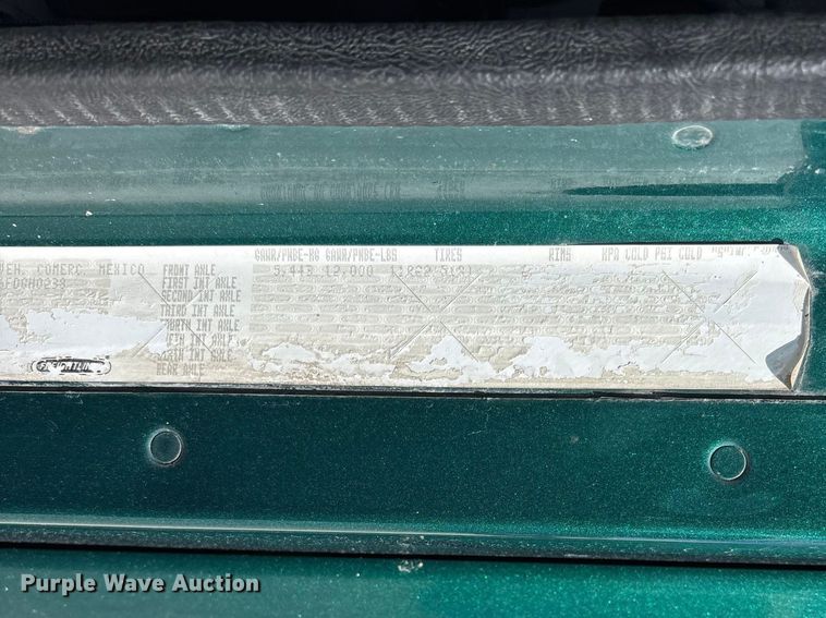 image for item DT0091 2015 Freightliner glider kit semi truck