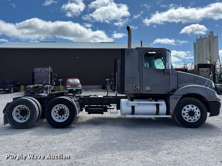 image for item DT0092 2014 Freightliner Columbia glider kit semi truck