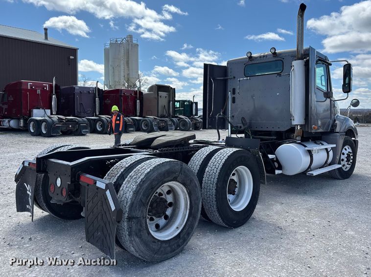 image for item DT0092 2014 Freightliner Columbia glider kit semi truck