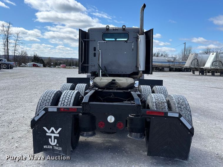 image for item DT0092 2014 Freightliner Columbia glider kit semi truck