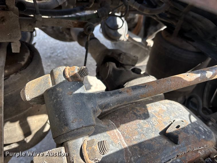 image for item DT0092 2014 Freightliner Columbia glider kit semi truck