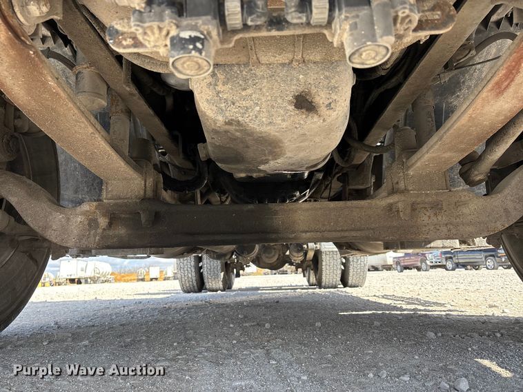 image for item DT0092 2014 Freightliner Columbia glider kit semi truck