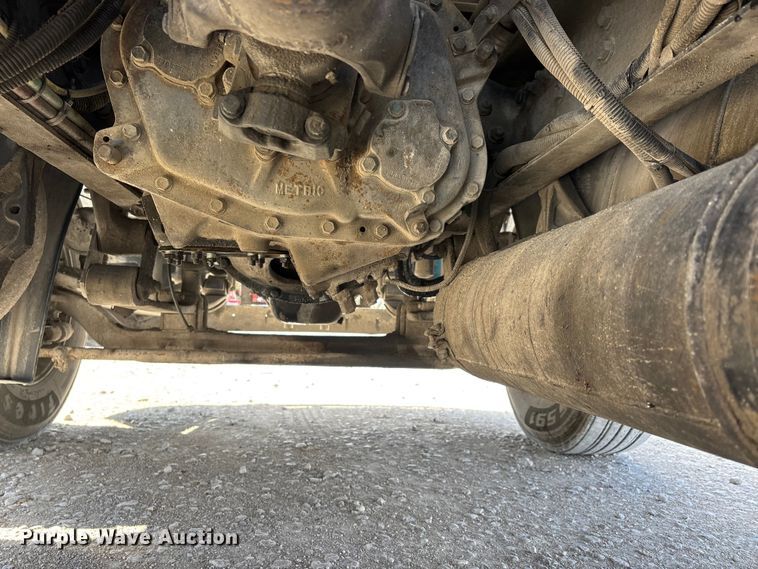 image for item DT0092 2014 Freightliner Columbia glider kit semi truck