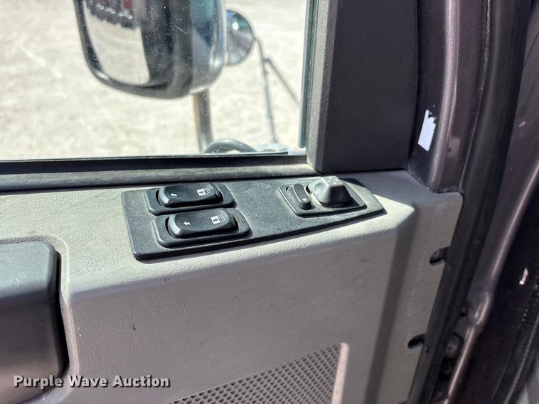 image for item DT0092 2014 Freightliner Columbia glider kit semi truck