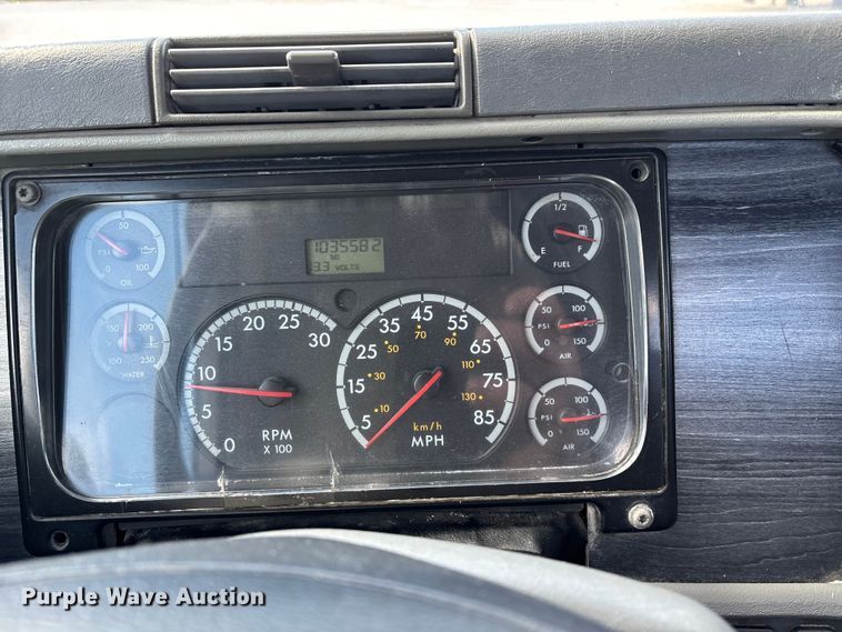 image for item DT0092 2014 Freightliner Columbia glider kit semi truck