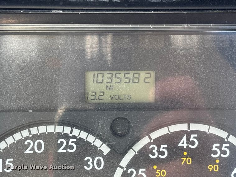 image for item DT0092 2014 Freightliner Columbia glider kit semi truck