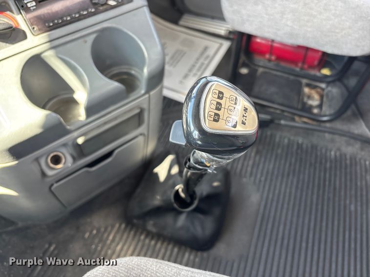 image for item DT0092 2014 Freightliner Columbia glider kit semi truck