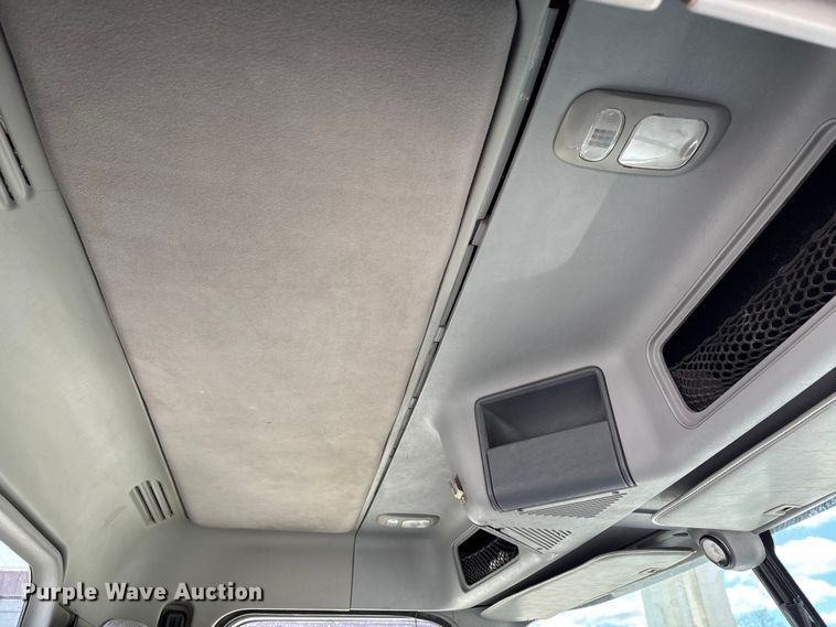 image for item DT0092 2014 Freightliner Columbia glider kit semi truck