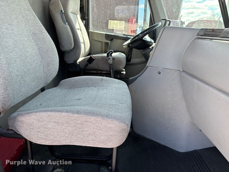 image for item DT0092 2014 Freightliner Columbia glider kit semi truck