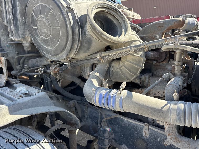 image for item DT0092 2014 Freightliner Columbia glider kit semi truck