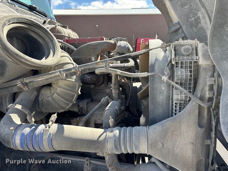 image for item DT0092 2014 Freightliner Columbia glider kit semi truck