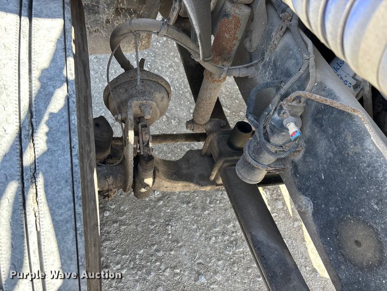 image for item DT0092 2014 Freightliner Columbia glider kit semi truck