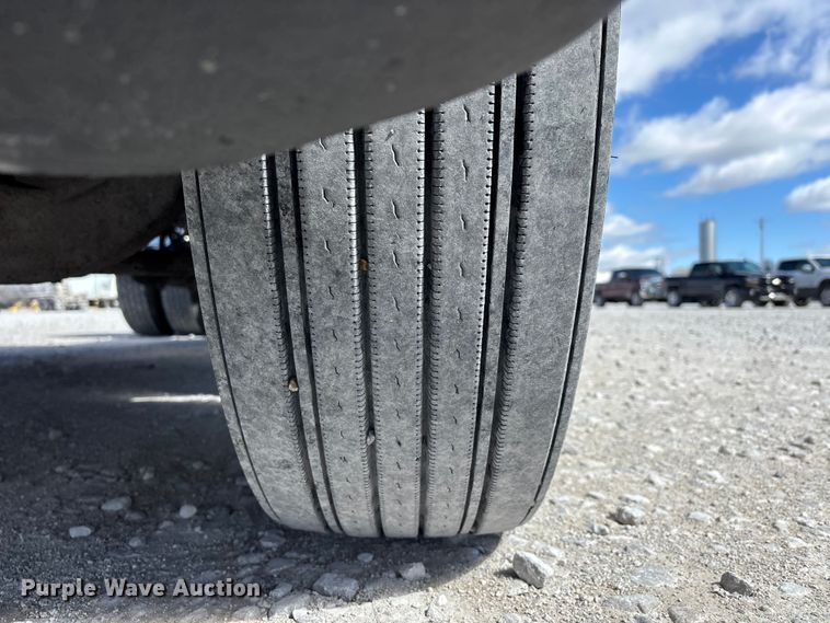 image for item DT0092 2014 Freightliner Columbia glider kit semi truck