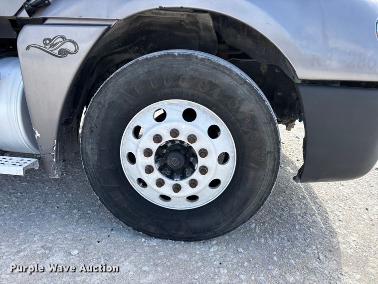 image for item DT0092 2014 Freightliner Columbia glider kit semi truck