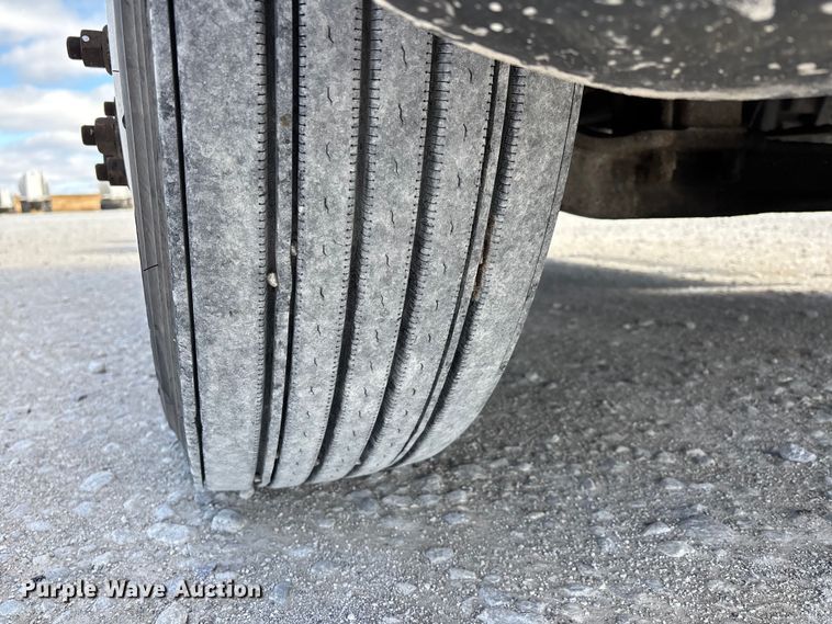 image for item DT0092 2014 Freightliner Columbia glider kit semi truck