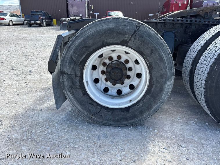 image for item DT0092 2014 Freightliner Columbia glider kit semi truck