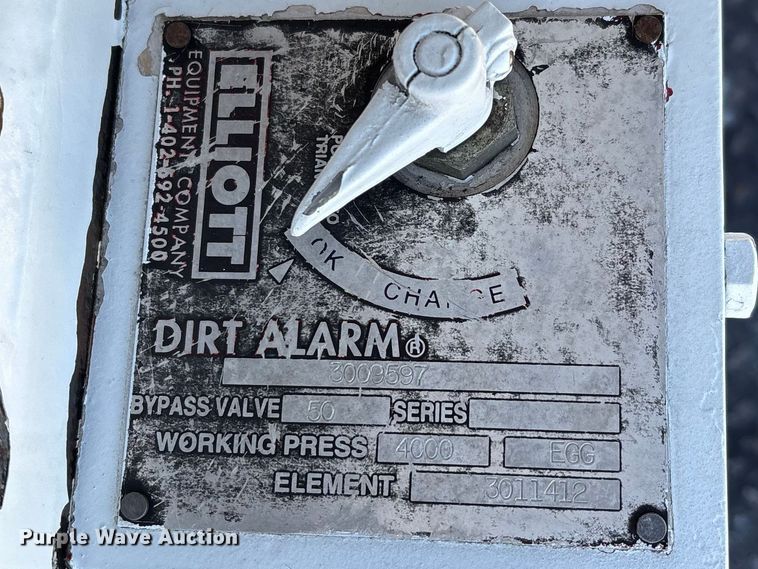 image for item DT0093 2004 International 4300 bucket truck