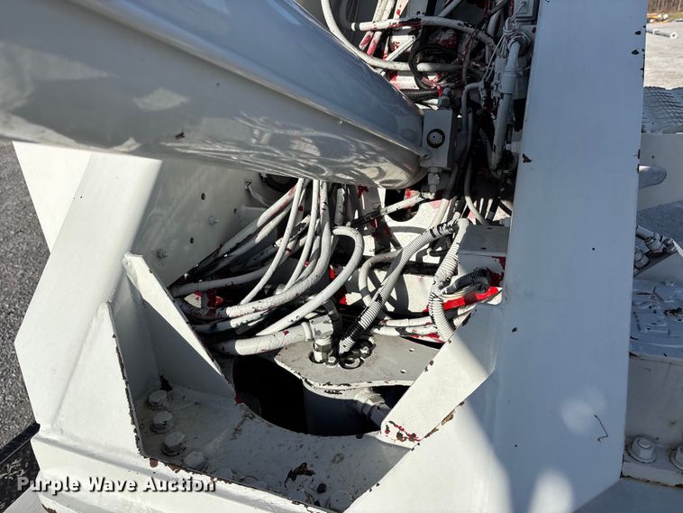 image for item DT0093 2004 International 4300 bucket truck