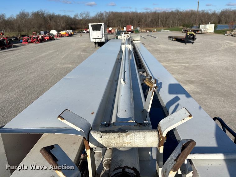 image for item DT0093 2004 International 4300 bucket truck