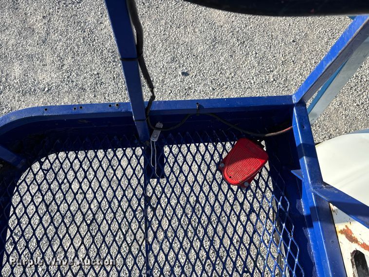 image for item DT0093 2004 International 4300 bucket truck