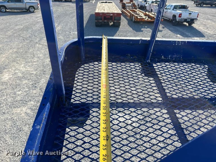 image for item DT0093 2004 International 4300 bucket truck