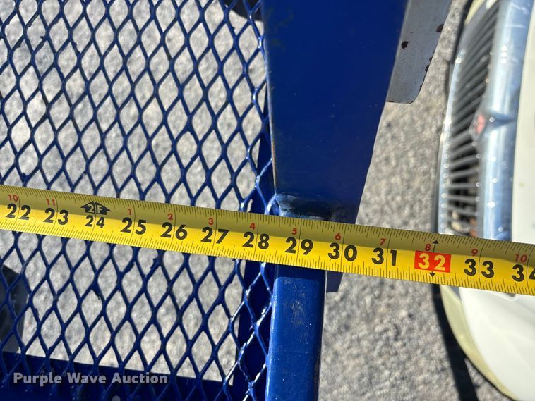 image for item DT0093 2004 International 4300 bucket truck