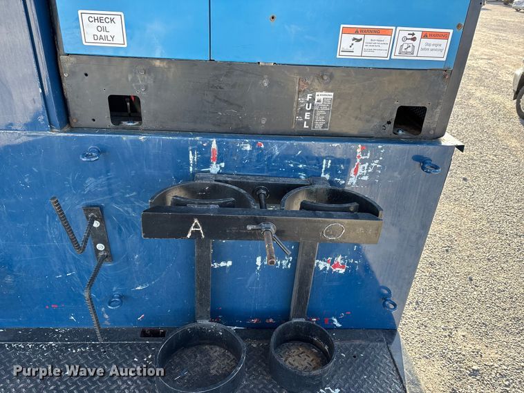 image for item DT0093 2004 International 4300 bucket truck